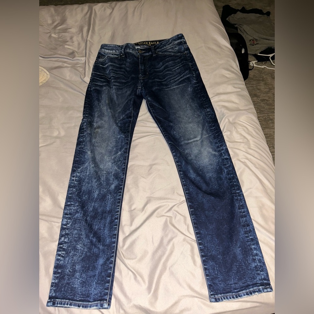 Slim fit whiteish wash blue jeans from American Eagle men’s size 32/32